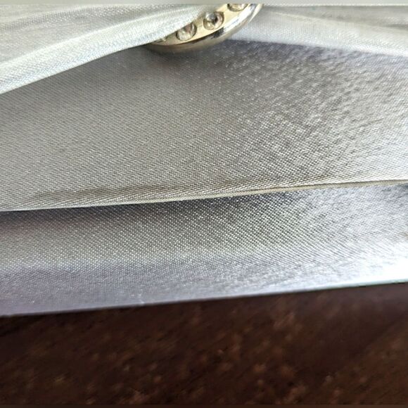 90s Jessica McClintock Silver Satin Clutch Handbag with Optional Strap - Picture 11 of 13